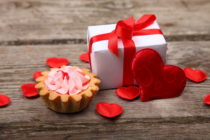 Valentine's Day gift with cupcake and hearts