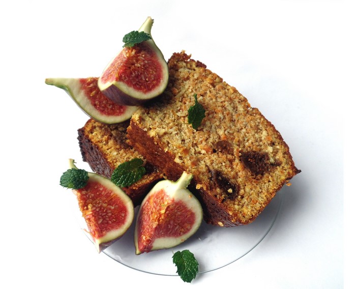 Slices of fig cake with fresh figs and mint