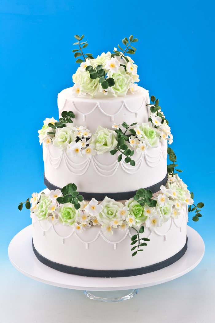 4K White Wedding Cake with Green Roses