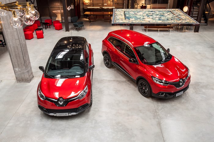 Two red Renault Captur and Kadjar cars
