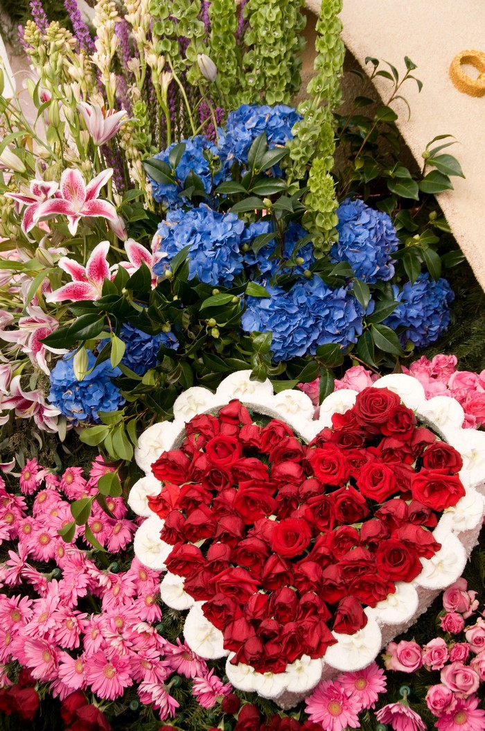 Heart-shaped arrangement of red roses and pink chrysanthemums