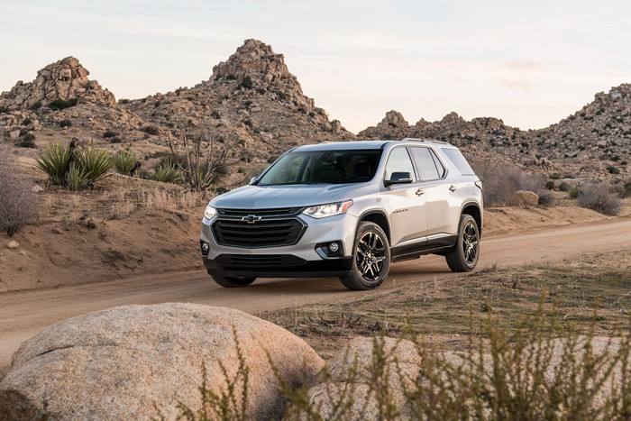 4K 2018 Chevrolet Traverse Redline in desert