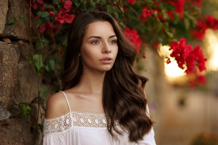 Brown haired woman with flowers