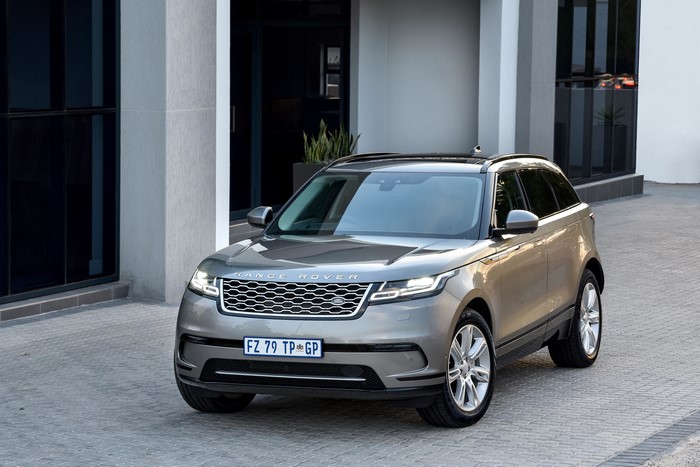 4K Grey Land Rover Velar D240 HSE