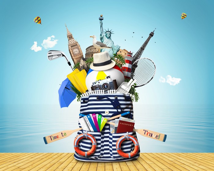 Travel bag with landmarks and beach items