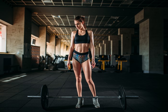 4K Fitness Woman Preparing to Lift Barbell