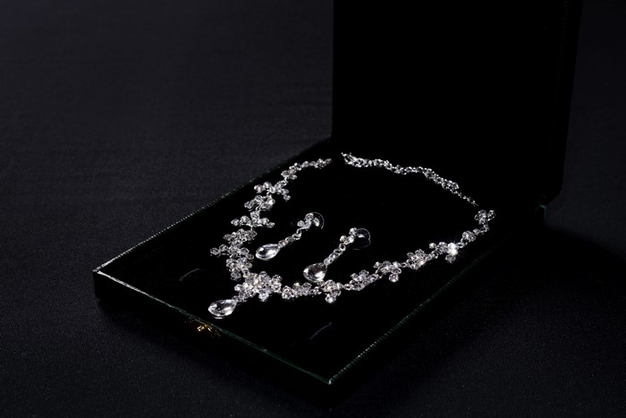4K Jewelry Necklace and Earrings in Box