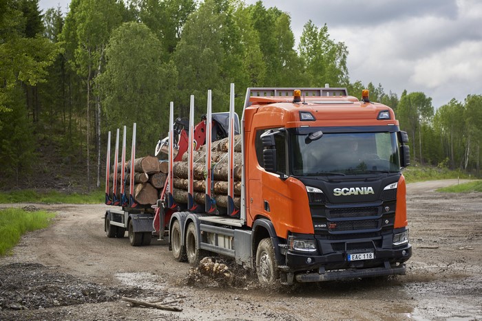 Scania R 580 XT logging truck with logs