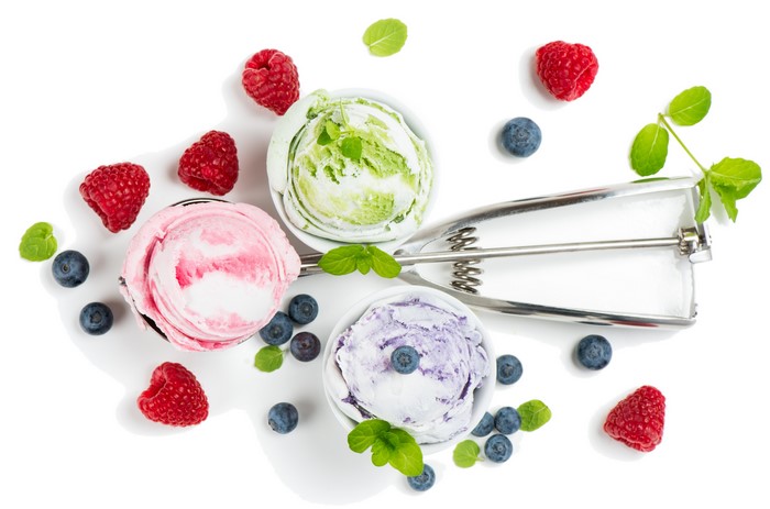 Ice cream scoops with raspberries and blueberries
