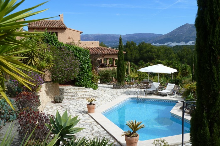Villa with pool and garden in Costa Blanca, Spain