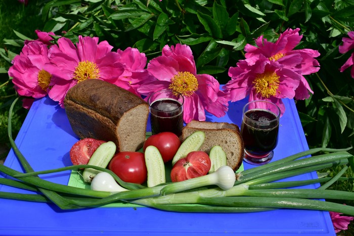 Still-life with bread, vegetables, and drinks