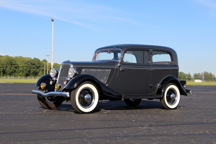 1934 Ford V8 Deluxe Tudor Sedan