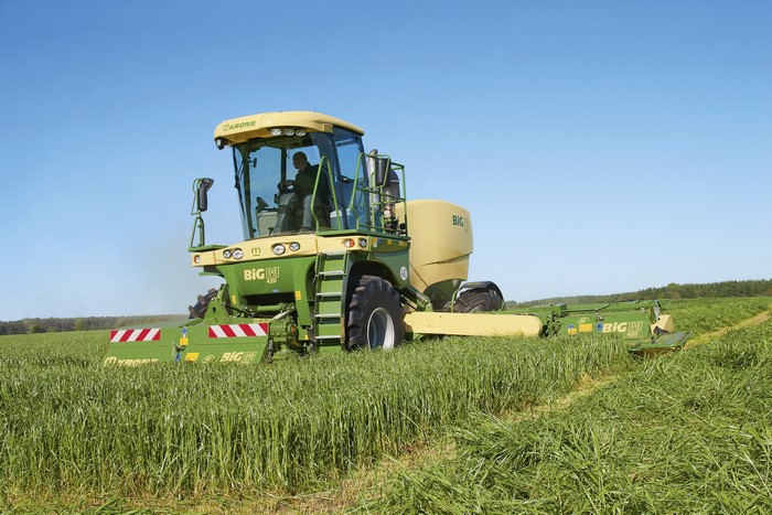Krone BiG M 420 agricultural machine harvesting a field