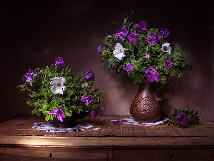 Two bouquets of roses in vases on a table