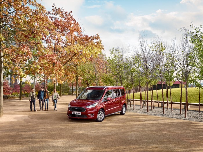 Ford Grand Tourneo Connect Wine color Metallic