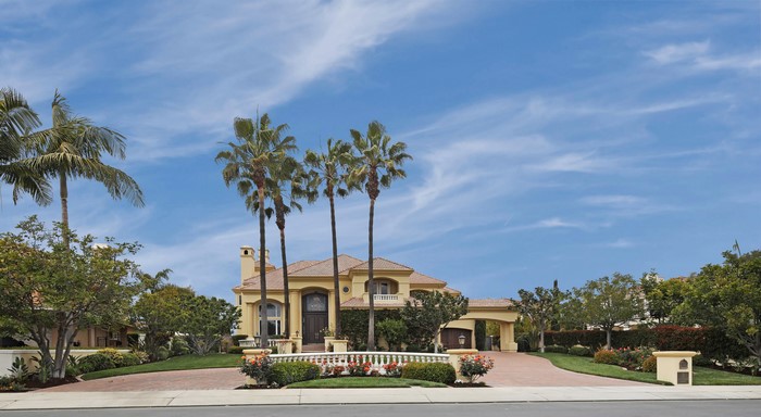 Luxury Mansion with Palm Trees in Laguna Niguel, USA