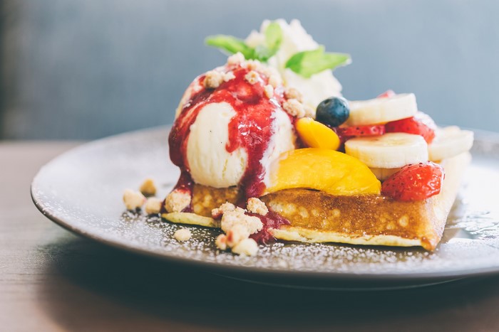Waffle with ice cream and fresh fruit