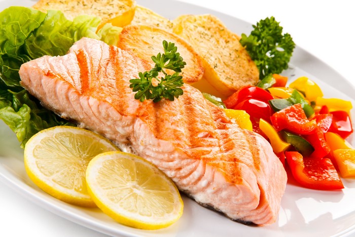 Grilled Salmon with Potatoes and Vegetables