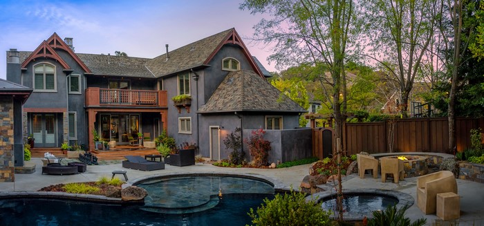 Luxury House with Pool and Fire Pit