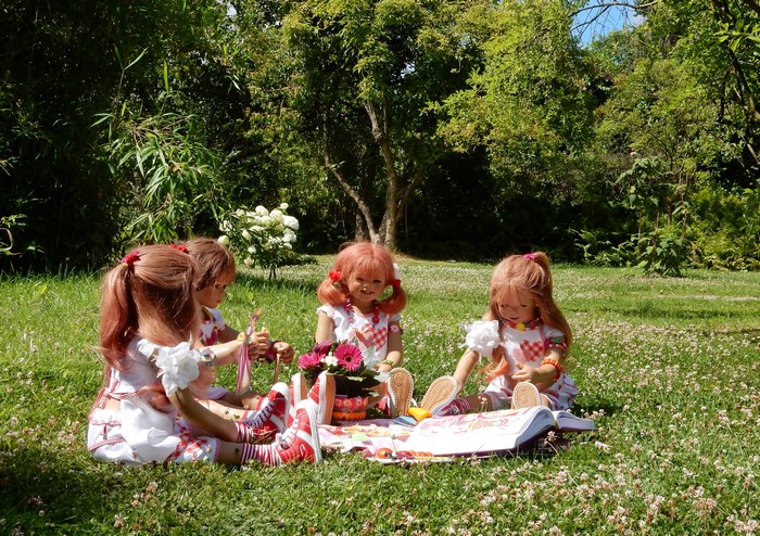 Dolls having a picnic in Grugapark Essen