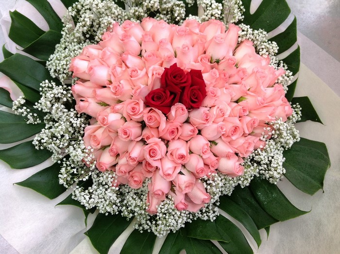 Bouquet of Pink and Red Roses with Greenery
