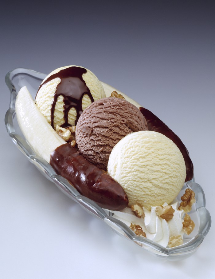 Banana split with ice cream and chocolate sauce