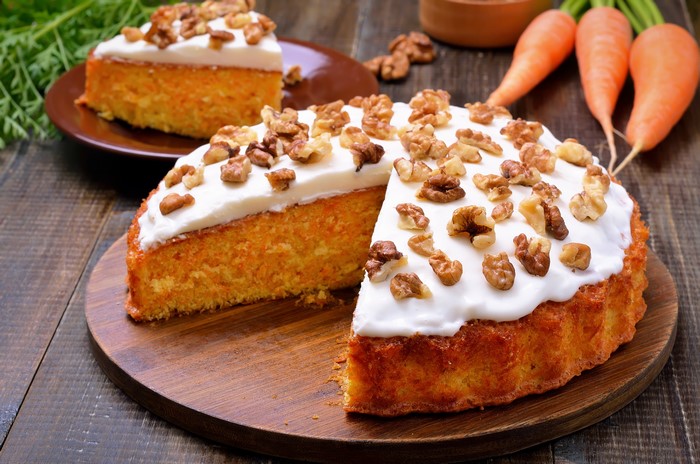 Carrot cake with walnuts and cream cheese frosting