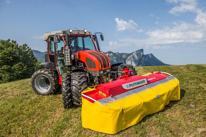 4K Reform Mounty 110 V tractor with Pöttinger mower