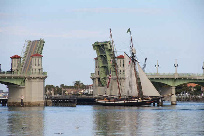 Drawbridge opening for a sailboat