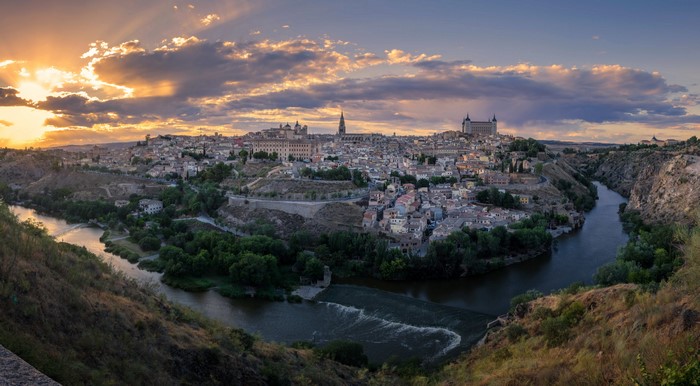 4K Toledo Spain River Houses Evening
