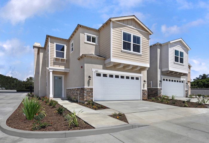 Townhouses with garages in Tustin, California