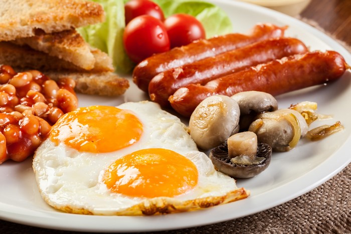 Full English Breakfast with Sausages, Eggs, and Beans