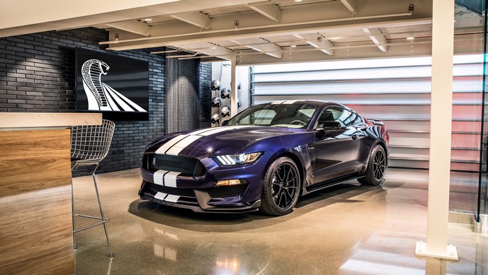 4K Mustang 2019 GT350 Shelby Ford Violet Stripes