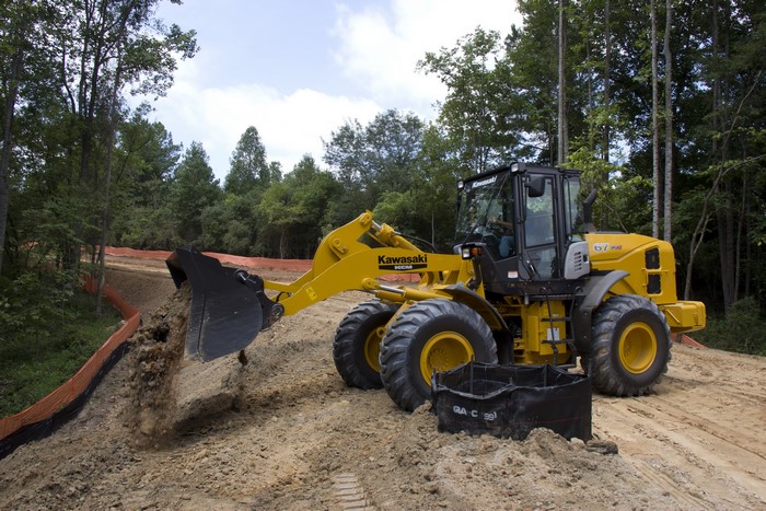 Kawasaki 67Z7 Wheel Loader Moving Dirt