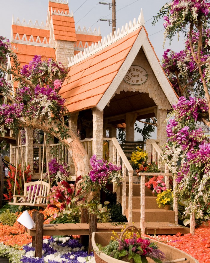 Floral float with a house and swing