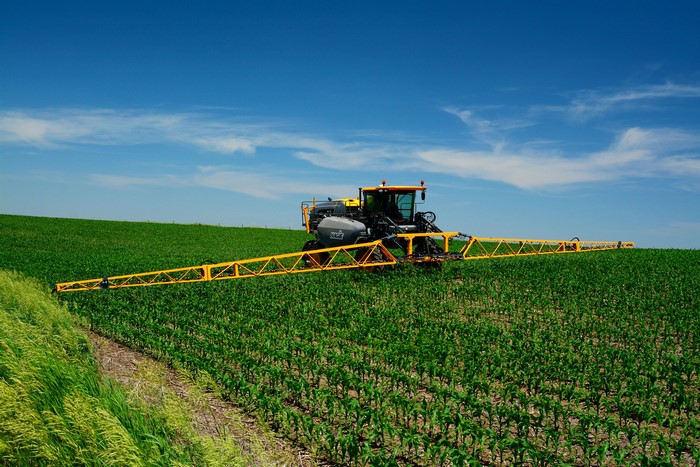 Hagie DTS10 Sprayer in a Cornfield