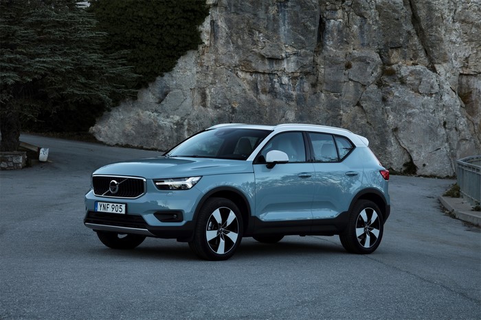 Volvo XC40 D4 Momentum Worldwide