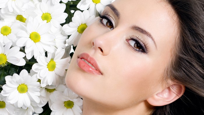 Woman with daisies and makeup