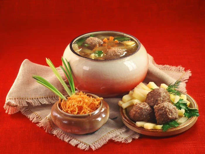 Soup with meatballs and shredded carrots