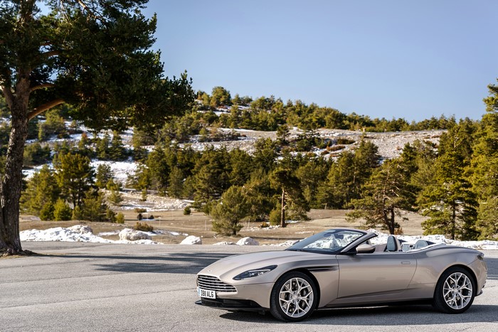 4K 2018 Aston Martin DB11 V8 Volante Cabriolet