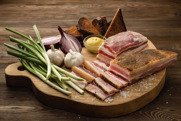 Salo with Onion, Garlic, Scallions, Mustard, and Bread