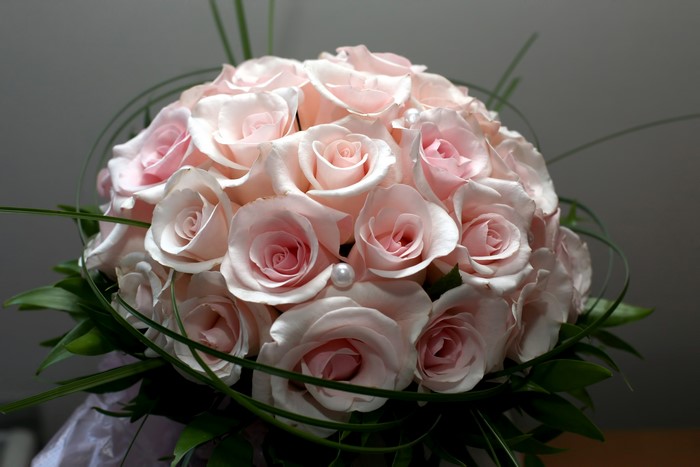 Bouquet of pink roses with pearls