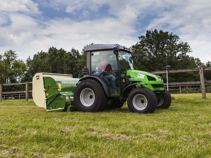 Deutz-Fahr Agrokid 220 tractor with Amazon seeder