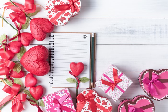 Valentine's Day Hearts, Gifts, and Notepad