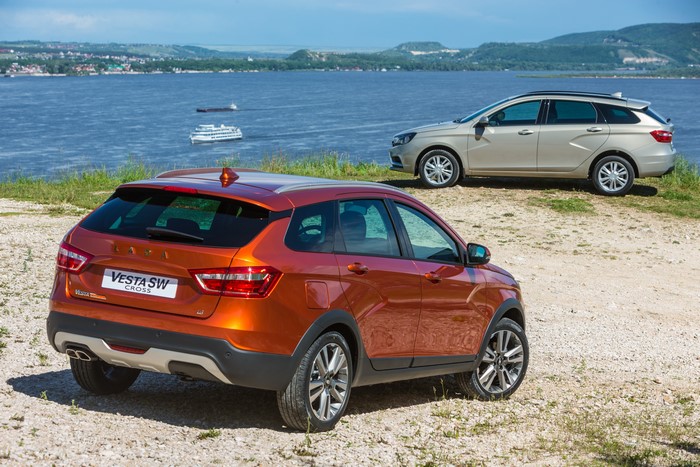 4K 2017 Lada Vesta SW Cross cars by river
