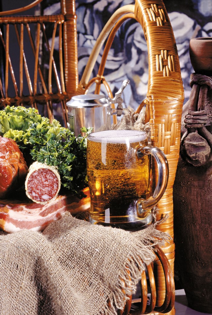 Beer mug with sausage and lettuce