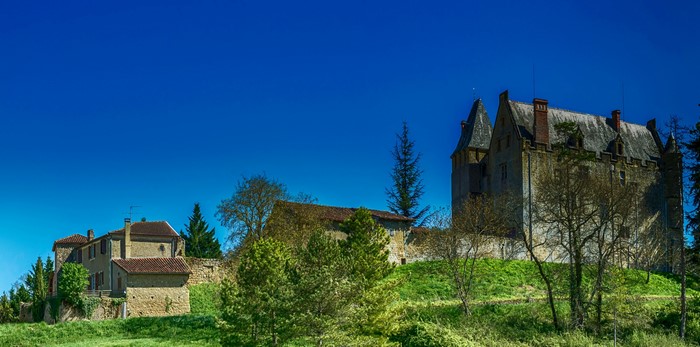 Castle and houses in Monclar sur Losse, France