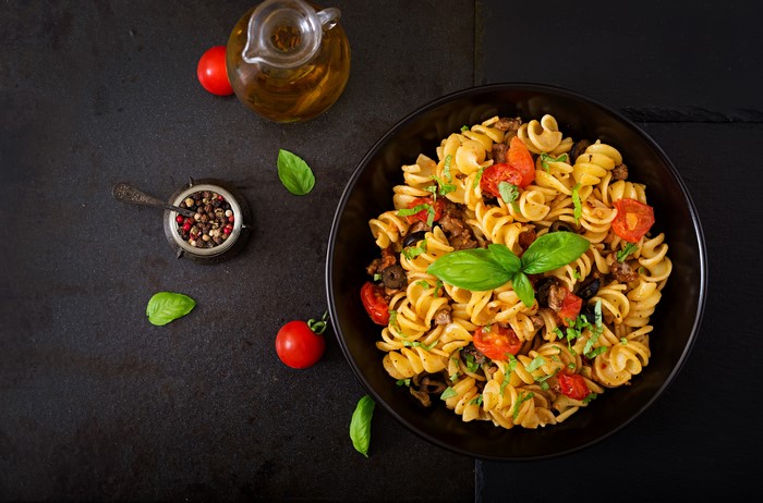 Pasta with tomatoes and basil
