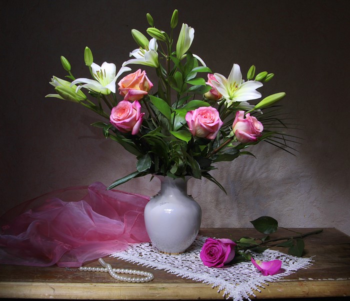 Bouquet of Roses and Lilies in a Vase with Pearls