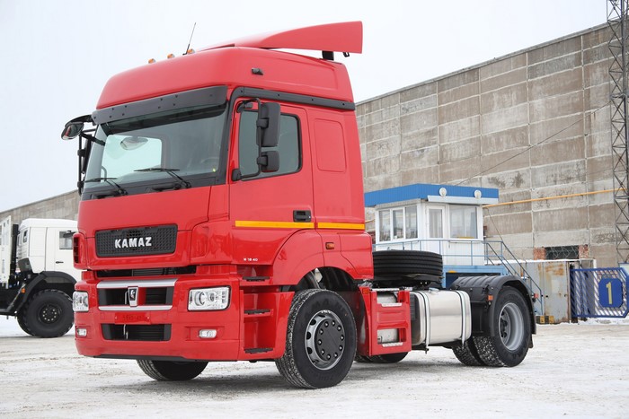 Red Kamaz-5490 Semi-trailer Truck